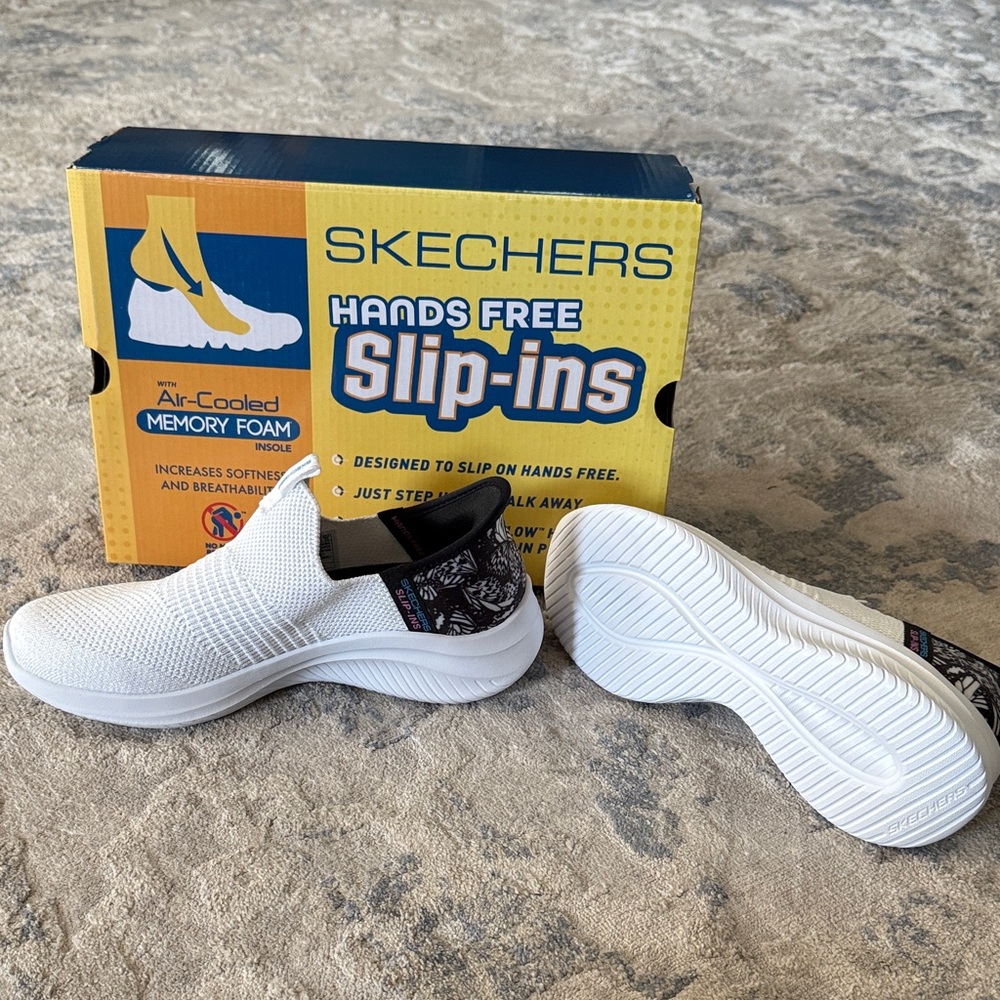 Brand new Skechers Women's White Slip-Ins Sneakers